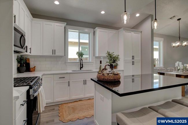 1055 Sassafras St, House other with 4 bedrooms, 2 bathrooms and null parking in Independence OR | Image 14