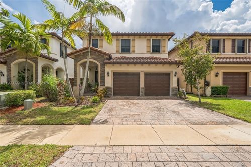627 Se 34th Ave, Homestead, FL, 33033-7684 | Card Image