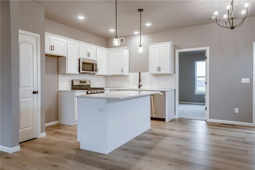 20560 Newcastle St, Spring Hill, KS, 66083 | Card Image