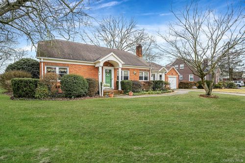 64 John St, Patchogue, NY, 11772-2917 | Card Image