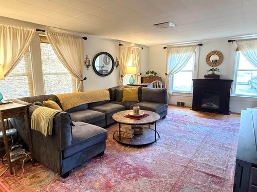 662 Vt Route 30, Newfane, VT, 05345-9650 | Card Image