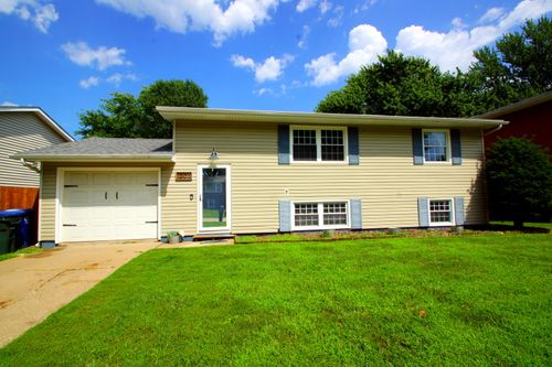 1203 Calvin St, Davenport, IA, 52804-4211 | Card Image