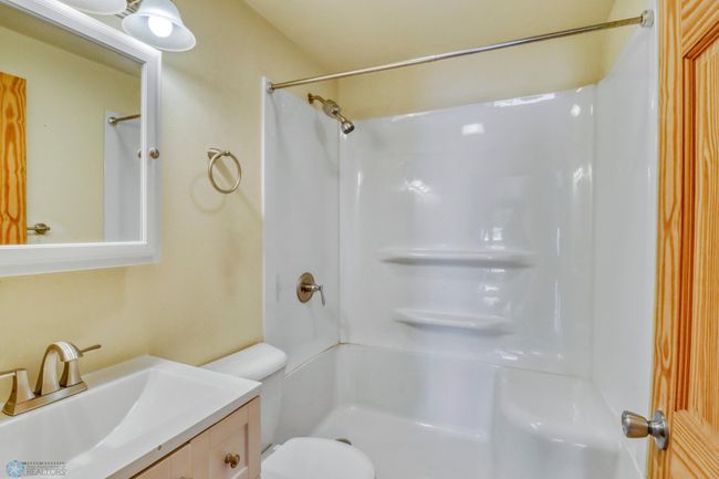 Upstairs unit bathroom1_1.JPG | Image 10