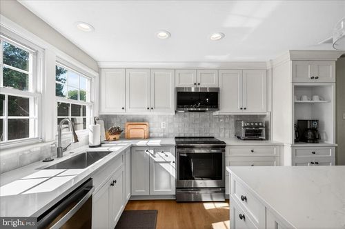 4112 Majestic Ln, FAIRFAX, VA, 22033-3120 | Card Image