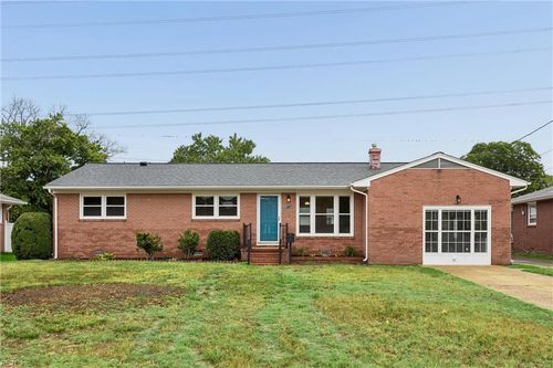 9 Calvert Dr, Newport News, VA, 23601-1607 | Card Image