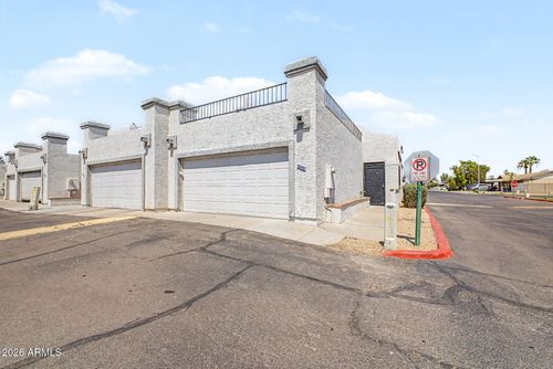 9249 N 47th Dr, Glendale, AZ, 85302-3652 | Card Image
