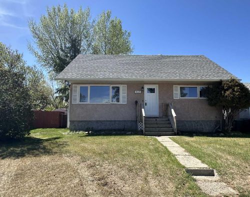 5115 61 Ave, Ponoka, AB, T4J1E8 | Card Image