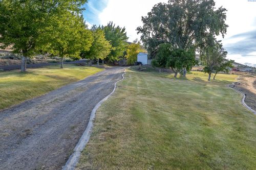 beautiful-acreage-home-wi-36605 E Red Mountain Rd, Benton City, WA, 99320 | Card Image