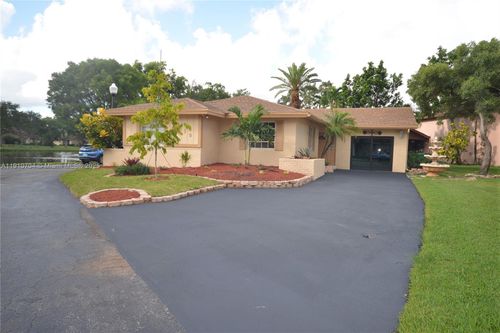 2119 Nova Village Dr, Davie, FL, 33317-7023 | Card Image