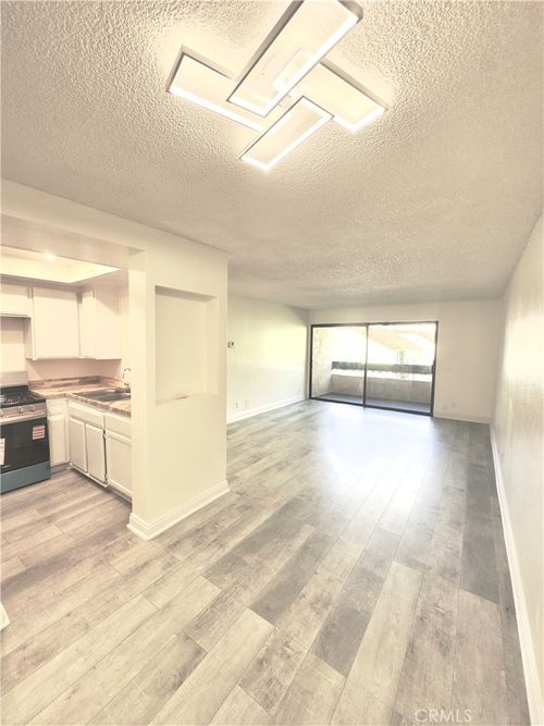 apt-a208-600 W 3rd St, Santa Ana, CA, 92701-5244 | Card Image