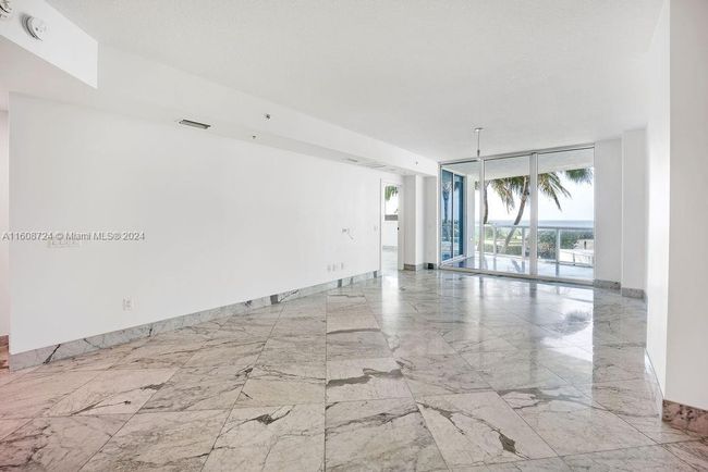 505 - 3801 Collins Ave, Condo with 3 bedrooms, 3 bathrooms and null parking in Miami Beach FL | Image 8