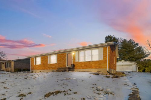 11 Shelley Dr, Winchester, KY, 40391-1635 | Card Image