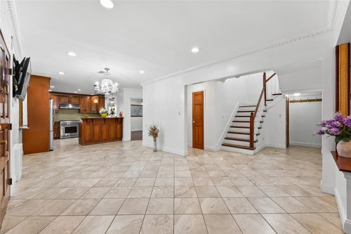 154 11th Ave, Beechhurst, NY, 11357-1917 | Card Image