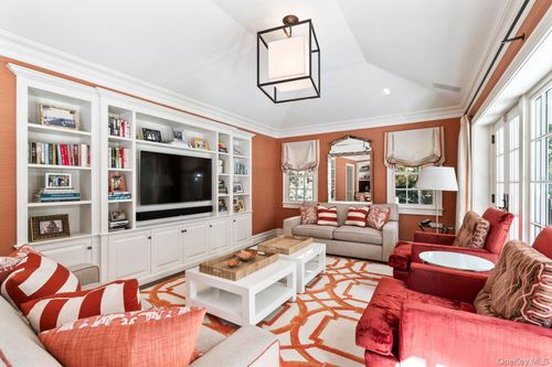 30 Underhill Rd, Locust Valley, NY, 11560-2216 | Card Image