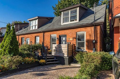 30 Sunset Ave, Hamilton, ON, L8R1V6 | Card Image
