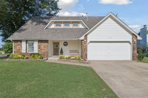 17786 S Santa Fe St, Mounds, OK, 74047-4726 | Card Image