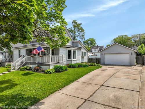 2931 4th St, Trenton, MI, 48183-2924 | Card Image