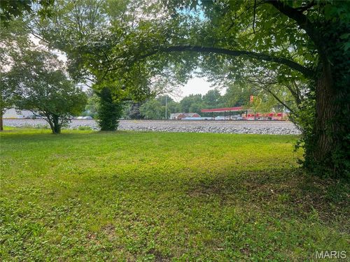 200 S Edwards St, Staunton, IL, 62088-1505 | Card Image