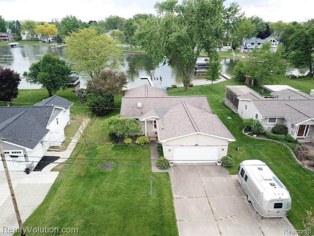 Claremont Cir, Brooklyn, MI 49230