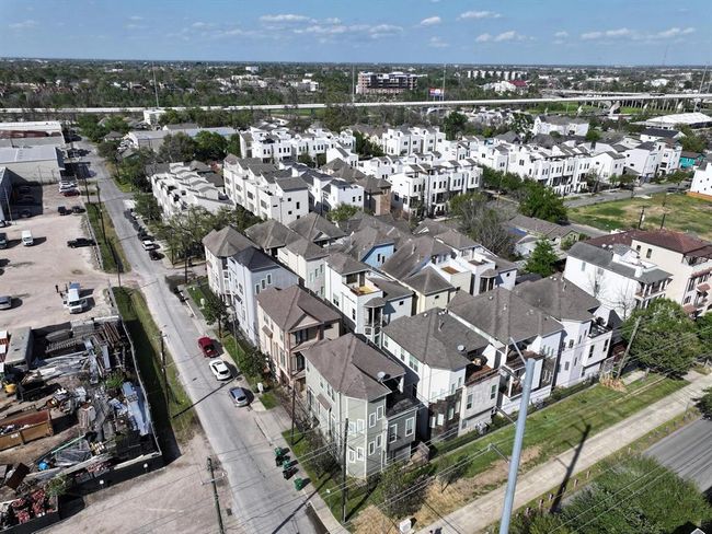 2014 Sabine St, House other with 4 bedrooms, 5 bathrooms and 2 parking in Houston TX | Image 49