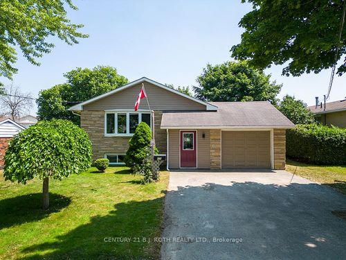 470 Wellington St E, Mount Forest, ON, N0G2L2 | Card Image