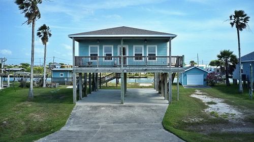 713 Copano Cove Rd, Rockport, TX, 78382-9526 | Card Image
