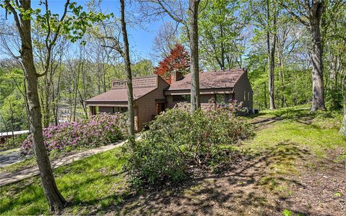 5435 Beechnut Dr, Gibsonia, PA, 15044-9157 | Card Image