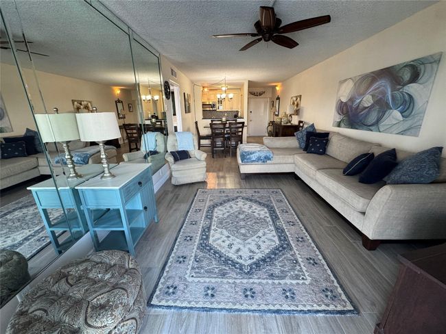 LIVING ROOM | Image 5