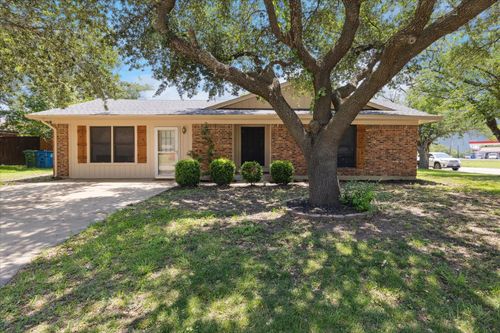 226 Hillcrest St, Sanger, TX, 76266-5517 | Card Image