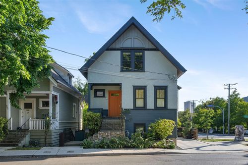 903 Collinson St, Victoria, BC, V8V3B7 | Card Image