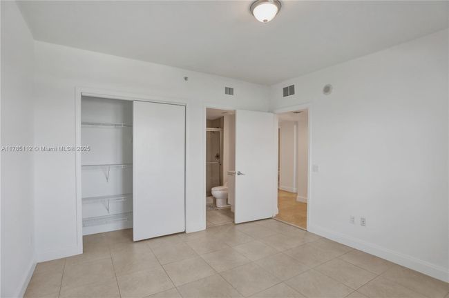 APT-2503 - 15051 Royal Oaks Ln, Condo with 3 bedrooms, 3 bathrooms and null parking in North Miami FL | Image 14
