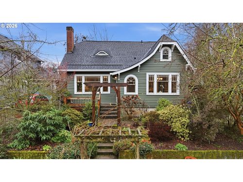 9752 N Ivanhoe St, Portland, OR, 97203 | Card Image