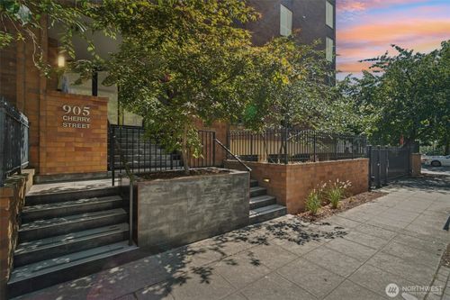 apt-301-905 Cherry St, Seattle, WA, 98104-2002 | Card Image