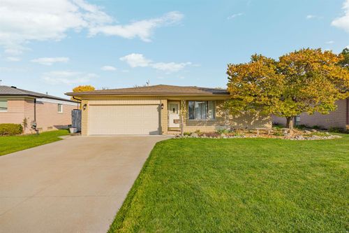 34158 Shearing Dr, Sterling Heights, MI, 48312-4976 | Card Image