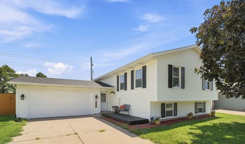 2817 High Point Dr, Davenport, IA, 52806-1632 | Card Image