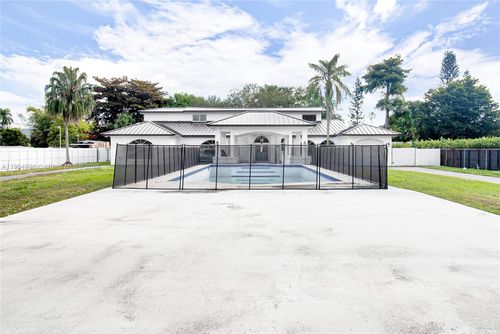 425 Sw 129th Ave, Miami, FL, 33184-1234 | Card Image