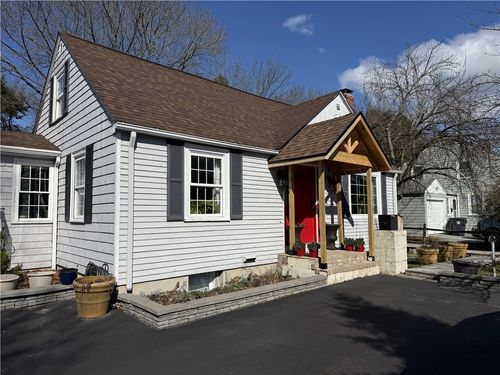 207 Main Ave, Warwick, RI, 02886-3632 | Card Image