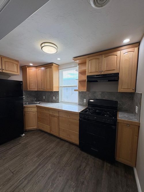 apt-2r-38 Neptune St, Lynn, MA, 01905-2942 | Card Image