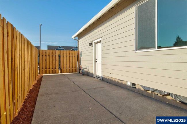 1055 Sassafras St, House other with 4 bedrooms, 2 bathrooms and null parking in Independence OR | Image 24