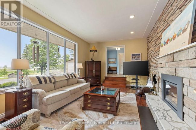 14519 Elginfield Rd, House other with 3 bedrooms, 3 bathrooms and 10 parking in Lucan ON | Image 11