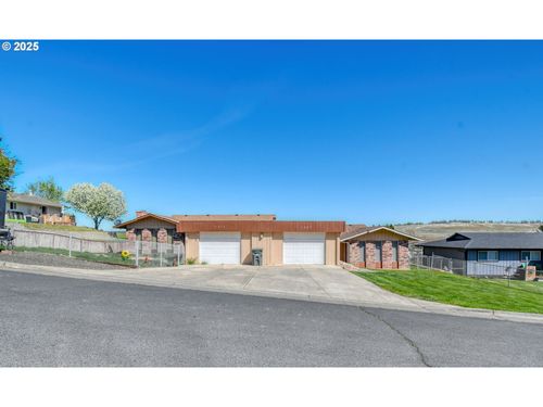 1209 Sw Zeta Ct, Pendleton, OR, 97801-4029 | Card Image