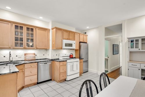 1-124 Chestnut St, Brookline, MA, 02445-7852 | Card Image