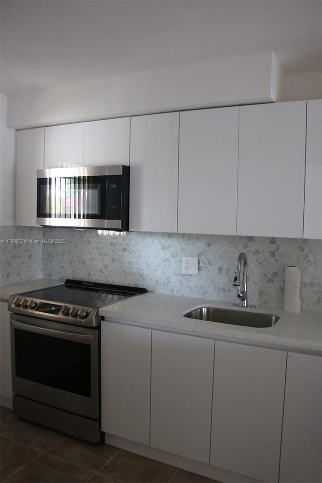 B304 - 3490 Foxcroft Rd, Condo with 2 bedrooms, 2 bathrooms and null parking in Miramar FL | Image 6