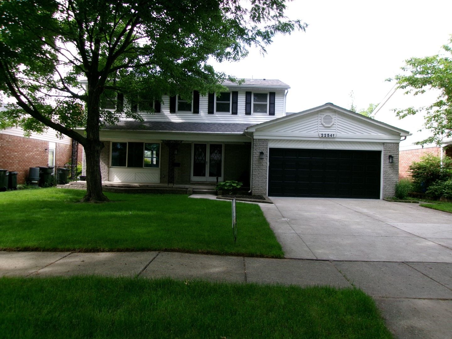 Corteville St, Saint Clair Shores, MI 48081