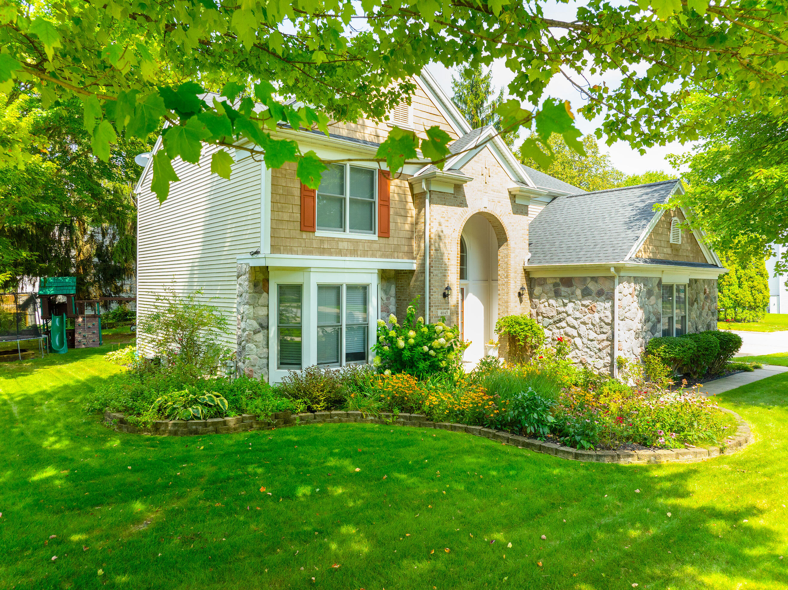 Woodcreek Dr, Grand Rapids, MI 49546