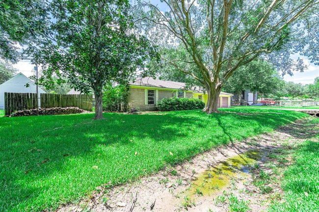 49 Robin Dr, House other with 3 bedrooms, 2 bathrooms and 2 parking in Alvin TX | Image 5