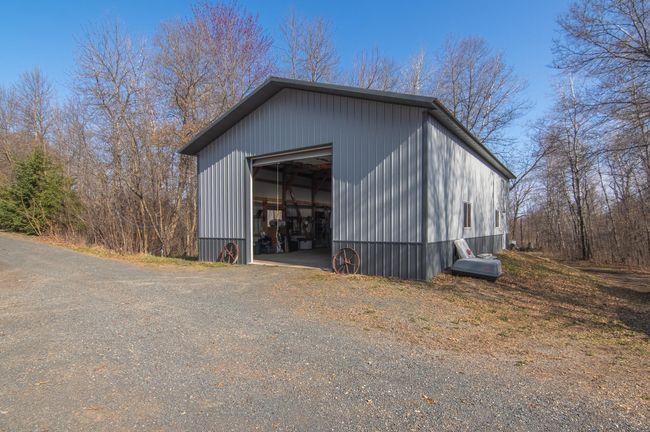 Large pole shed | Image 35