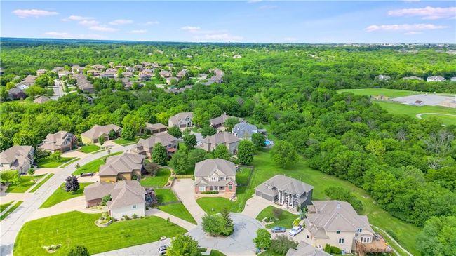 2704 Sw Gray Ln, House other with 5 bedrooms, 5 bathrooms and null parking in Lee's Summit MO | Image 37