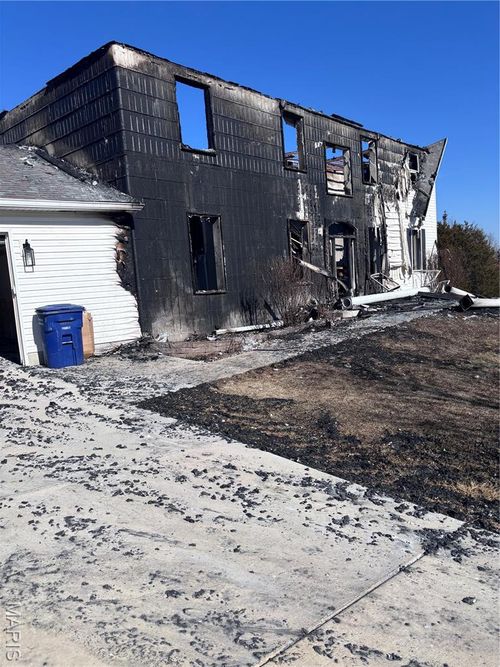 3055 Thompson Rd, De Soto, MO, 63020-6400 | Card Image