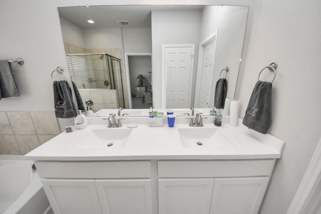1654 Sequoia Run Dr, House other with 3 bedrooms, 2 bathrooms and 3 parking in Rosharon TX | Image 14